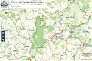 Zbliżenie zrzutu ekranu mapy powiatu zambrowskiego i okolicznych powiatów. W lewym, górnym rogu logo Policji oraz napis Krajowa Mapa zagrożeń Bezpieczeństwa.