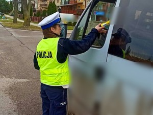 policjantka w trakcie działań