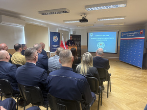 Policjanci podczas odprawy rocznej.