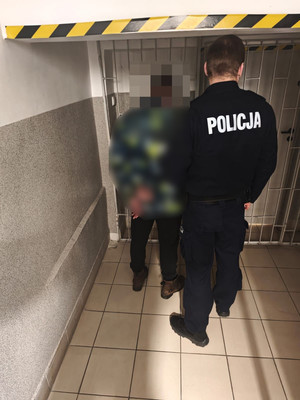 POLICJANT Z ZATRZYMANYM